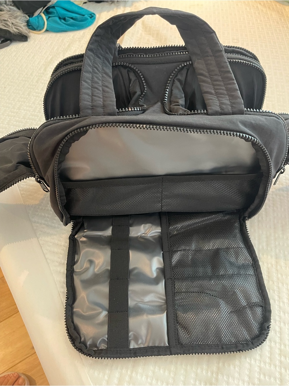 BAGSMART Black Quilted Toiletry Dopp Kit - Picture 4 of 9